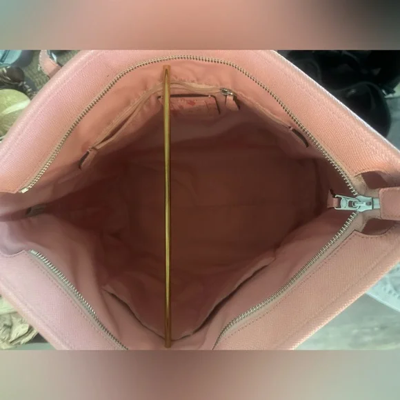 COACH Pink City Zip F57522
Crossgrain Leather Pink Blush bag (Read description) - Picture 8 of 11